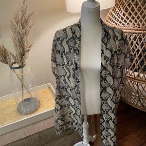 Snakeprint kimono